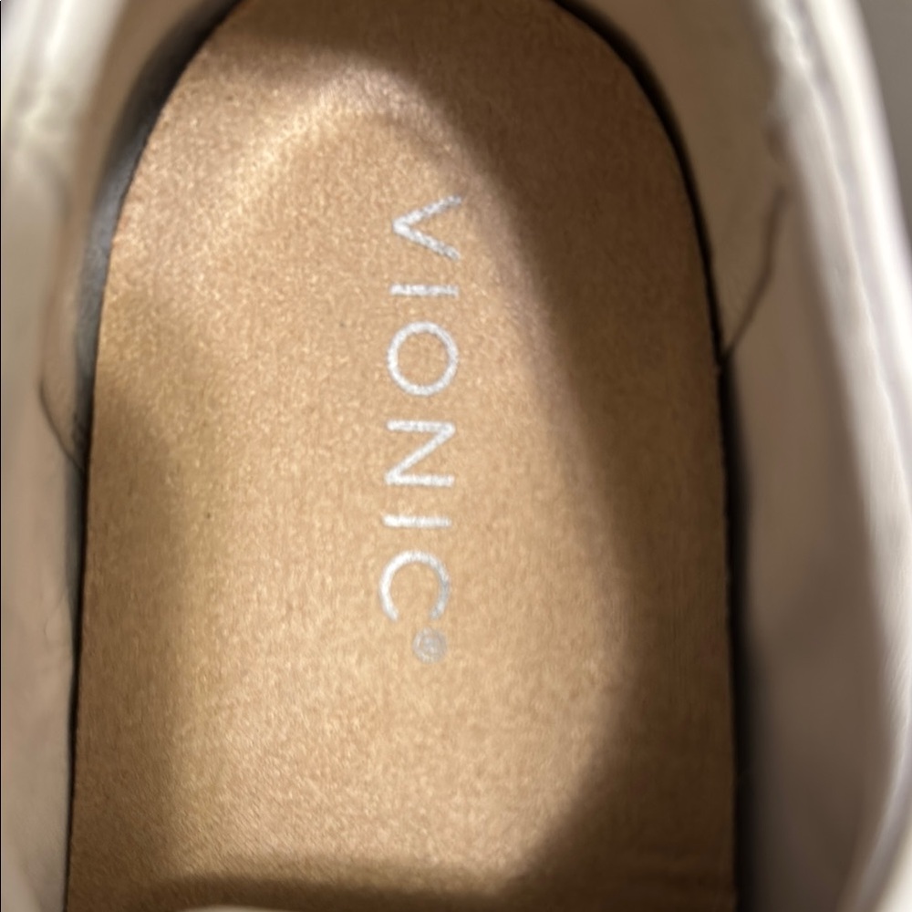 Vionic Winnie White Sneakers with Textured Leather and Matching Laces - Picture 5 of 6